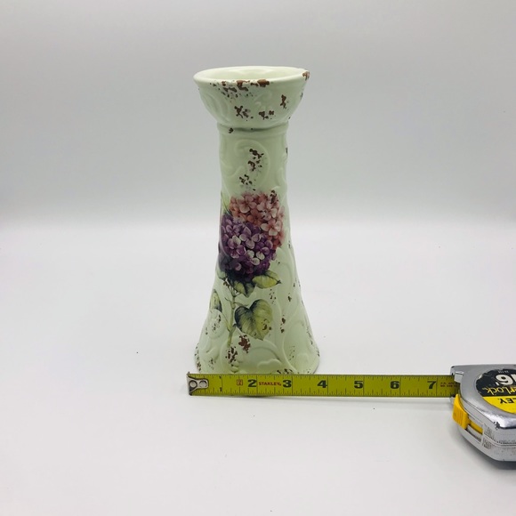 Distressed ceramic candle holder Lilacs and scrolling light finish. - Picture 3 of 6